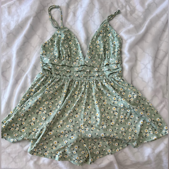 Forever 21 Sage Green Floral Romper - Picture 10 of 13